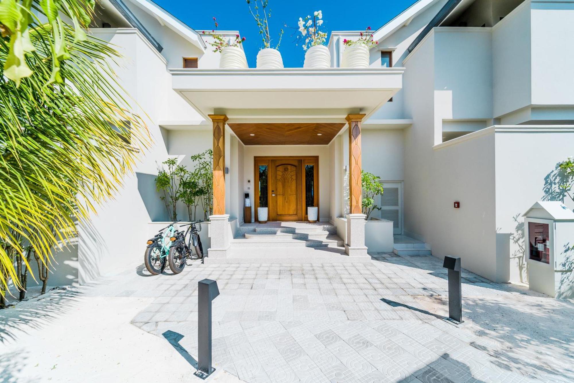 Hideaway & Dhidhdhoo (Haa Alif Atoll)
