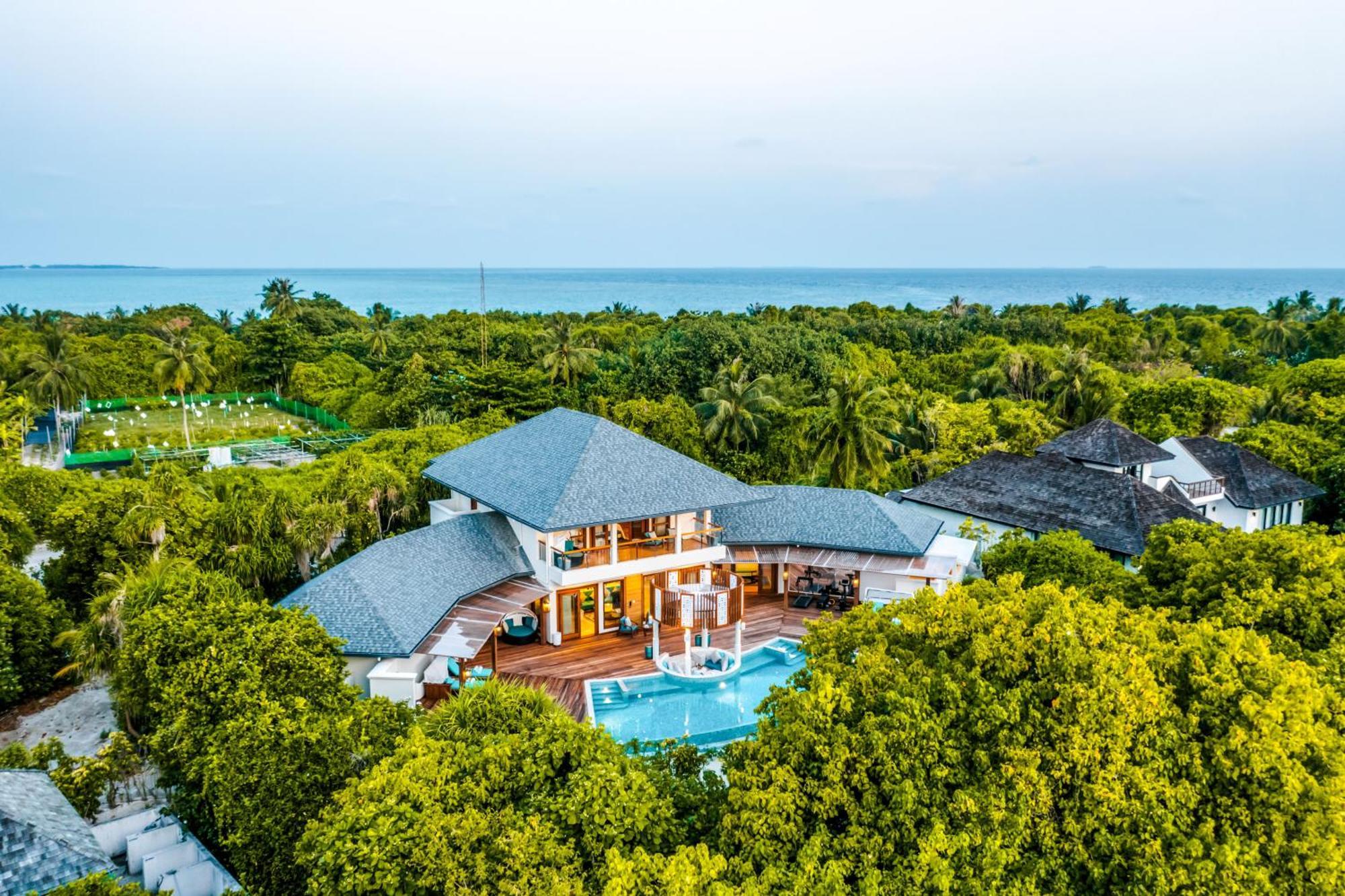 Resort Hideaway & 5*
