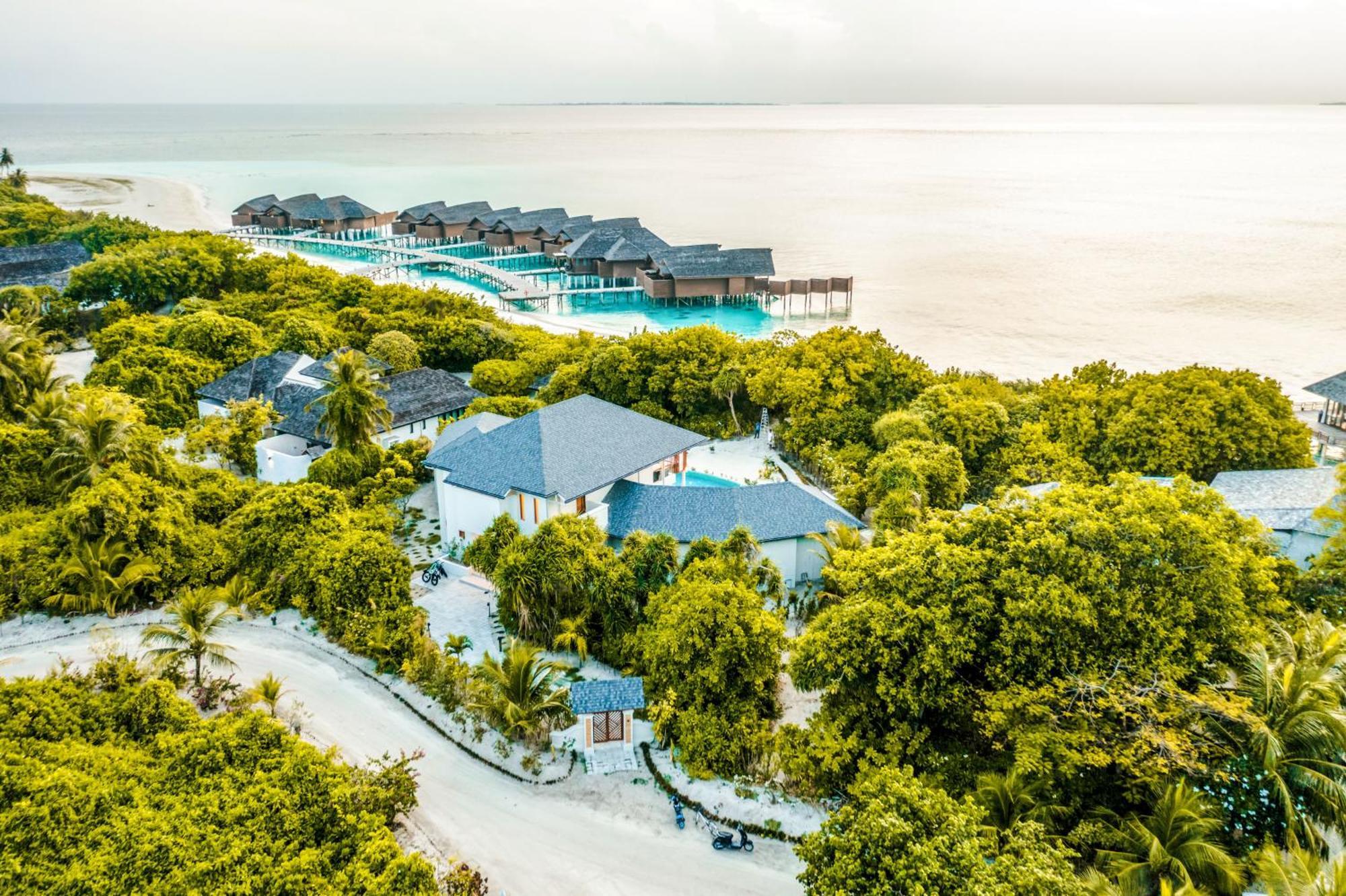 Hideaway & 5* Dhidhdhoo (Haa Alif Atoll)